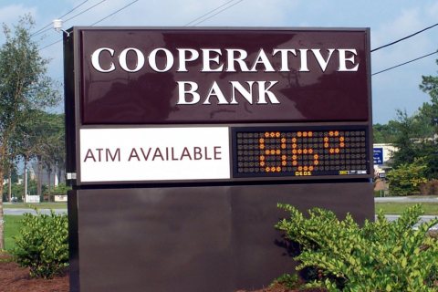 freestanding-signs-coop_bank