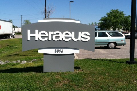 freestanding-signs-heraues_fs