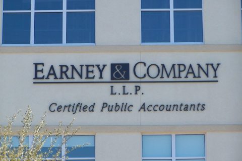 non-illuminated-bldg-signs-635