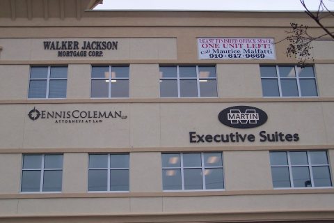 non-illuminated-bldg-signs-676
